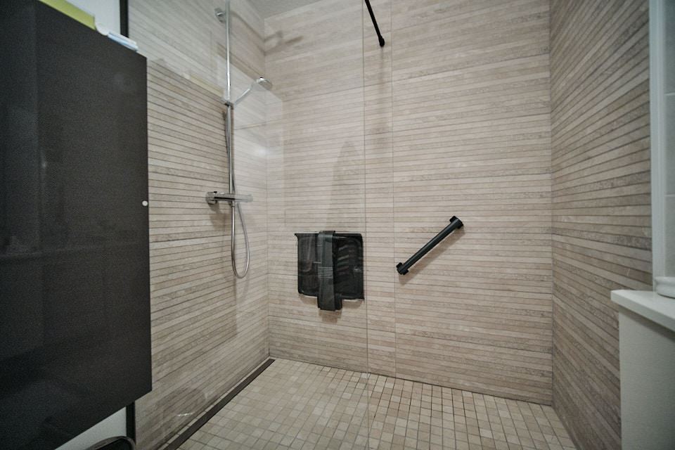 Douche à l’italienne à Laxou : Profitez d’une salle de bain clé en main avec DL Plomberie